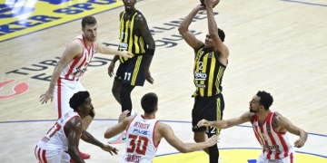 Fenerbahçe Beko-Olympiakos maçı sonrası sinirler gerildi!