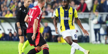 Fenerbahçe evinde Manchester United ile puanları paylaştı