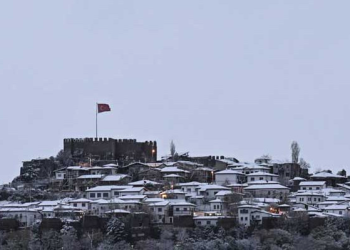 Başkent kar yağışıyla beyaza büründü