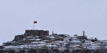 Başkent kar yağışıyla beyaza büründü