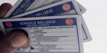 Eski tip ehliyet yenileme süresi uzatıldı