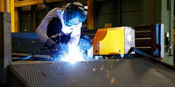 Euro Bölgesi’nin imalat sanayisi beş ayın zirvesinde