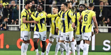 Fenerbahçe Sivasspor engelini dört golle geçti