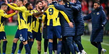 Fenerbahçe geriden gelip kazandı