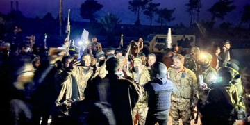 Havalimanı kapatıldı, şehir muhaliflerin kontrolünde!