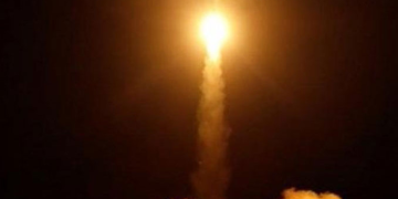 Husiler, ABD’nin uçak gemisine saldırdı