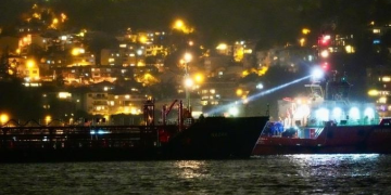 İstanbul Boğazı’nda gemi trafiği çift yönlü açıldı