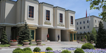 Van Bahçesaray belediye başkanı görevden alındı