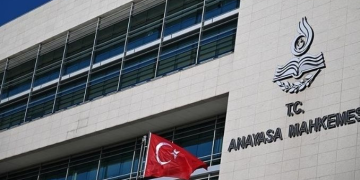 AYM’den 2 siyasi partinin mali sorumlularına suç duyurusu