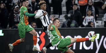 Beşiktaş taraftarından Hasan Arat ve Masuaku’ya büyük tepki