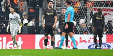 Derbi sonrası Trabzonsporlu oyuncular birbirine girdi