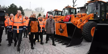 Karayolları ekipleri kar ve buzla mücadeleye hazır!