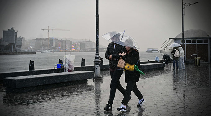 Meteoroloji, İstanbul için saat verdi: Kuvvetli geliyor!