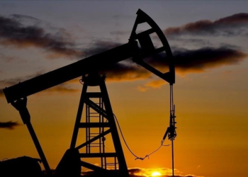 Rusya OPEC grubunun kesintisinden 40 trilyon ruble gelir elde etti
