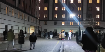 Sivas’ta korkutan deprem: Halk sokaklara döküldü