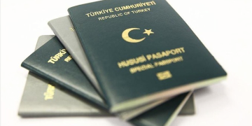 AB’den Yeşil Pasaport sahiplerine ön vize şartı