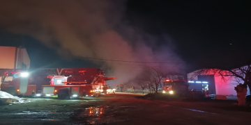 Bursa’da ses sistemi fabrikasında yangın