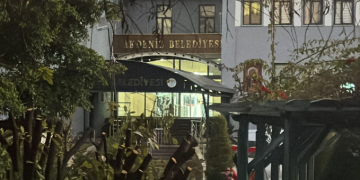 DEM Partili Akdeniz Belediye Başkanı gözaltına alındı