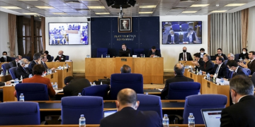 En düşük emekli aylığı teklifi Komisyon’da kabul edildi