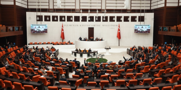 En düşük emekli maaşı Meclis’ten geçti