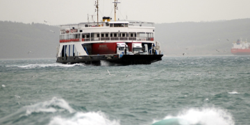 Kuzey Ege’de bazı feribot seferleri iptal edildi