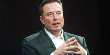 Musk ile aşırı sağcı lider Weidel’in canlı yayınına eleştiri yağmuru