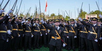 Teğmenler hakkında karar açıklandı: İhraç edildiler!
