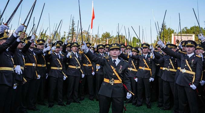 Teğmenler hakkında karar açıklandı: İhraç edildiler!