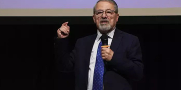 Deprem fırtınasında Naci Görür kıyılara yakın oturanları uyardı