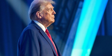 Trump şimdi de Ukrayna’ya göz dikti: “O madenleri istiyoruz”