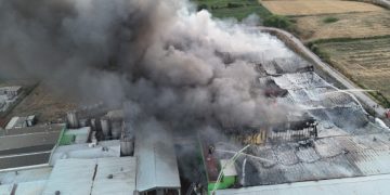 Balıkesir Gönen’de fabrika yangını: Alevlere müdahale ediliyor