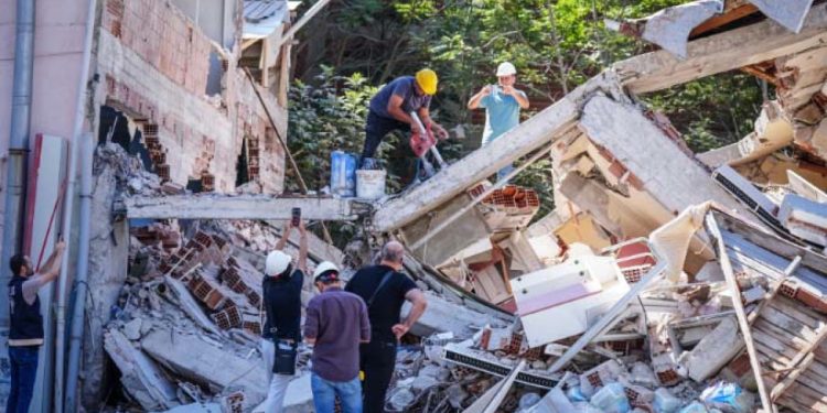 Balıkesir’de yıkılan binanın müteahhidi gözaltına alındı