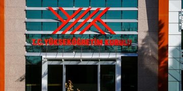 Danıştay’dan YÖK’ün hukuk fakültesi barajı için durdurma kararı