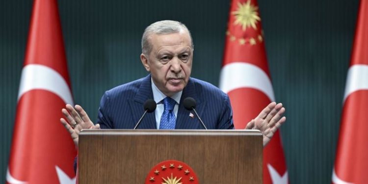 Erdoğan: Bölgesel barış için atılan adımlar çok cepheli olmalıdır