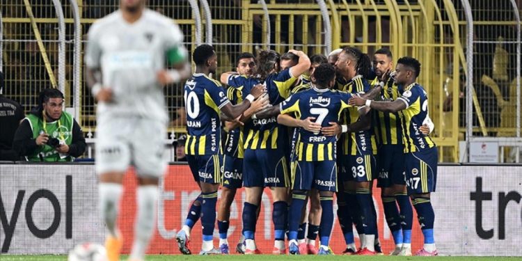 Fenerbahçe evinde Kocaelispor’u rahat geçti