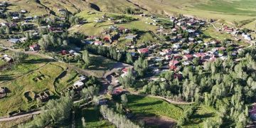 Genç çiftçilere büyük destek: Köyde kalana ev, arazi ve faizsiz kredi