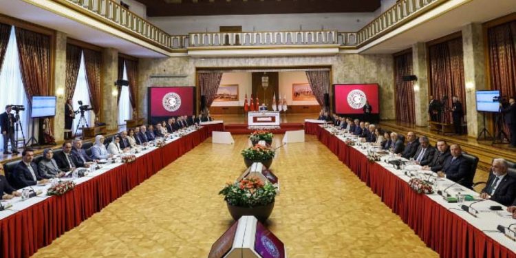 Komisyonun bir sonraki toplantısında şehit ve gazi yakınları dinlenecek