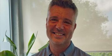 Sadettin Saran, Fenerbahçe başkan adaylığı için 500 imzayı teslim etti