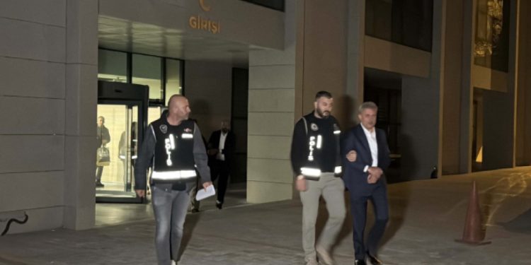 AK Partili Belediye Başkanı Ahmet Sungur ve dört şüpheli tutuklandı