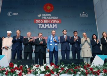 Erdoğan: Deprem bölgesindeki üç vatandaştan ikisi yeni yuvasına kavuştu