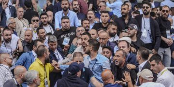 Fenerbahçe’de kongrede yetki krizi: Yönetimin isteği reddedildi