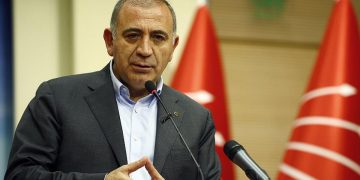 Gürsel Tekin iddiaları yalanladı: Baba evine gideceğiz