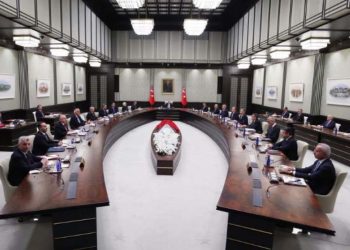 Kabine toplandı, masada neler var?