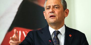 Özel’den mahkeme kararına tepki: Gürsel Tekin&#8217;i ihraç ettik