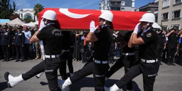 Şehit polislerimiz son yolculuğuna uğurlandı