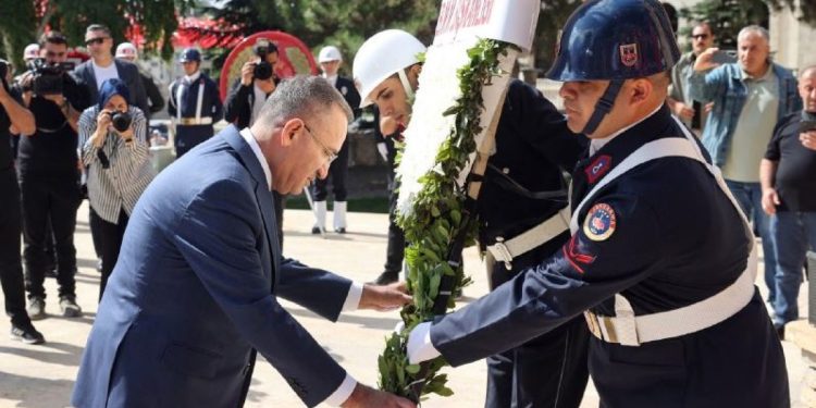 Sivas Kongresi 106 yaşında: Atatürk Anıtı’na çelenk sunuldu