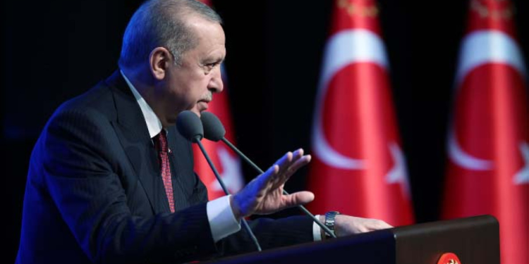 Cumhurbaşkanı’ndan Özel’e: Ağzından çıkanı kulağı duymuyor