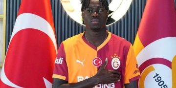 Galatasaray’a derbi öncesi kötü haber: Singo 1,5 ay yok