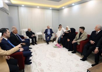 Erdoğan’dan Hatay’da depremzede Karakuş ailesine ziyaret