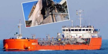 Karadeniz’de hedef alınan gemide ağır hasar görüntülendi